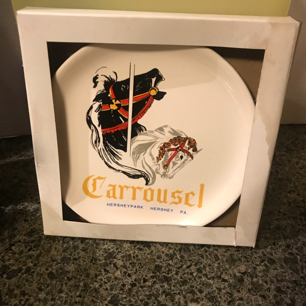CARROUSEL HORSES HERSHEY COLLECTIBLE PLATE NIOB